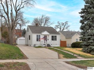 6033 Pinkney St, Omaha, NE 68104