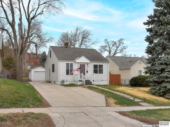 6033 Pinkney St, Omaha, NE 68104