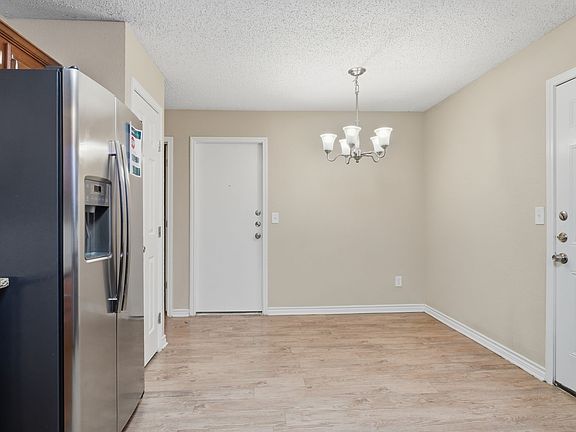 3rd image of 10900 Huntington Rd