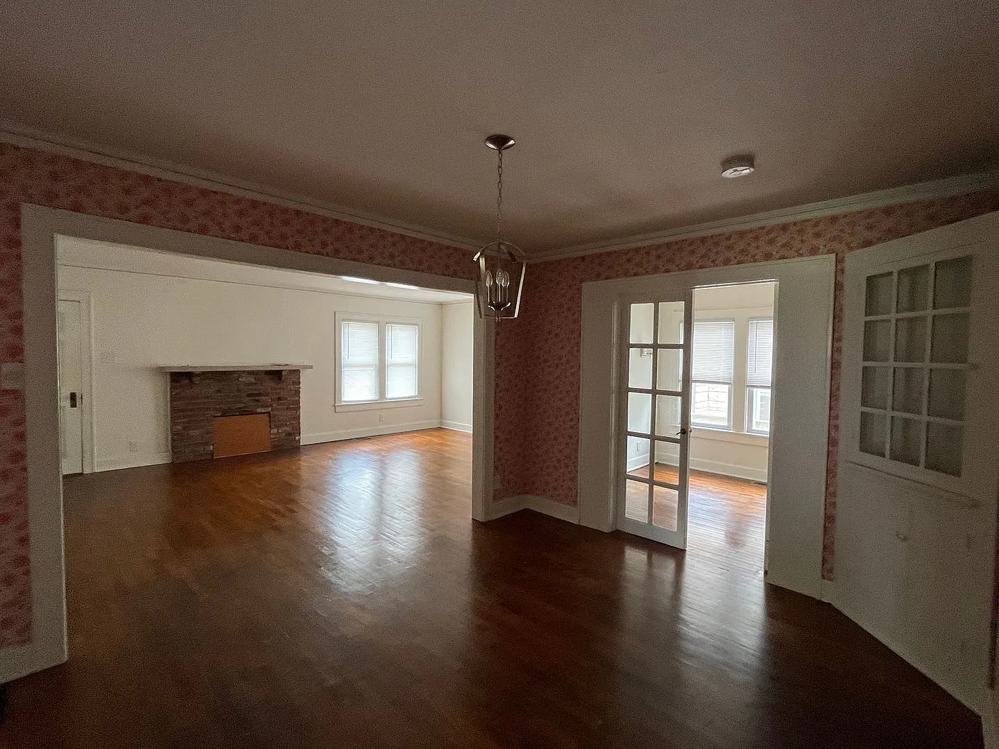 Brand New Top Of The Line Renovation Throughout. 4 Bed/3 Bath Close To Campus! — Photo 2