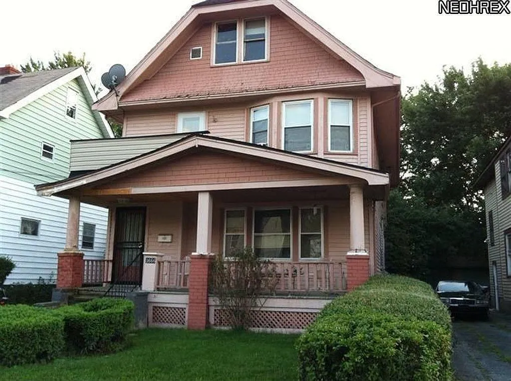 1666 Avalon Rd photo 1
