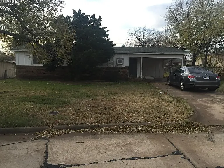 1408 NW Ozmun Ave — Photo 2