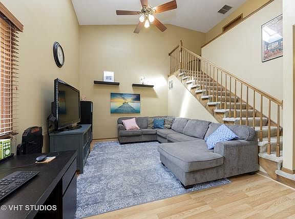 3rd image of 1407 S Pembroke Dr