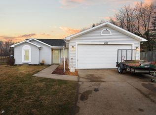 2115 Logan Ct, Kendallville, IN 46755