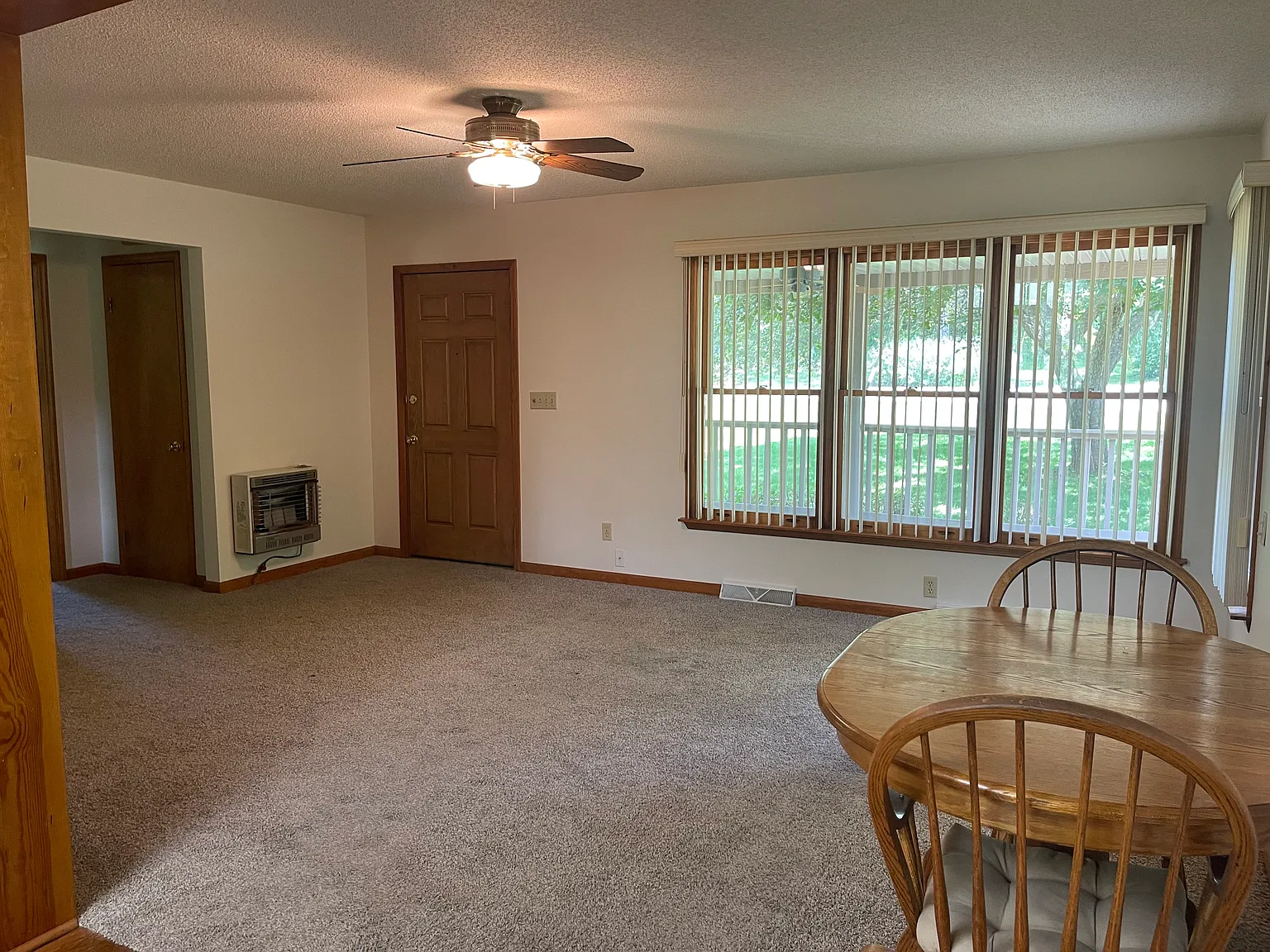 2 bed, 1165 sqft, $1,900 — Photo 3