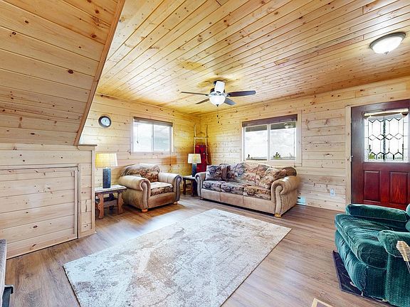 3rd image of 388 Shasta Way