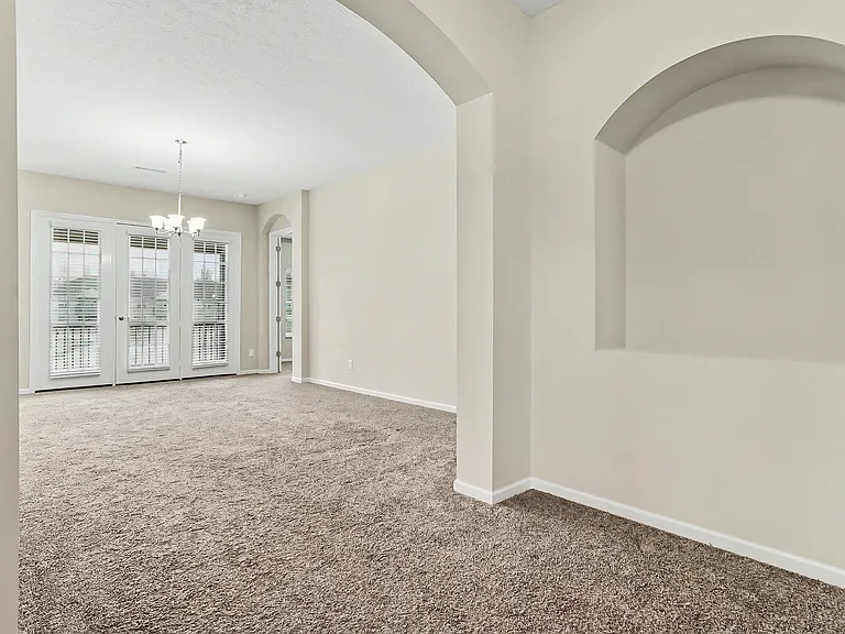 800 Redwood Ln — Photo 6