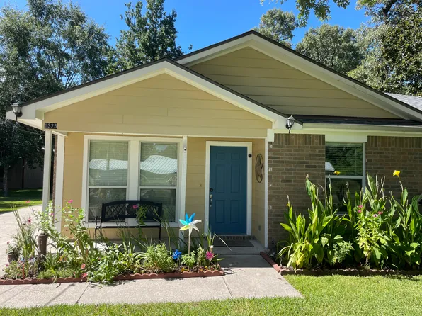 1325 Flamingo St, Conroe, TX 77385