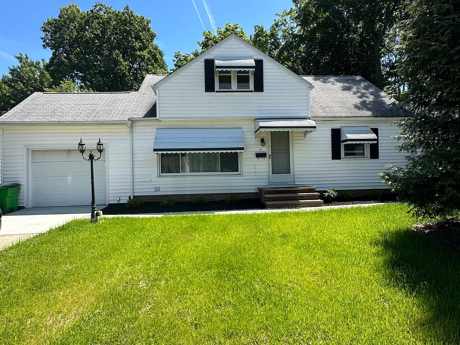 4 bed, 1404 sqft, $2,400 — Photo 2