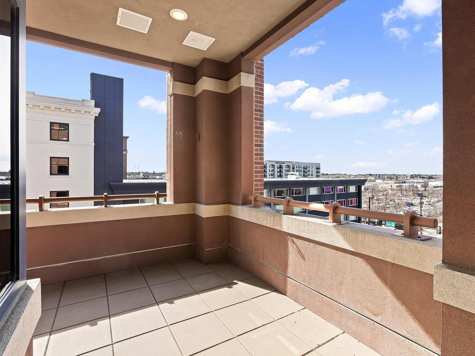 3 bed, 1869 sqft, $4,800 — Photo 3