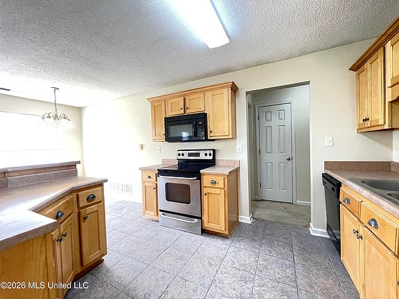 3rd image of 1158 Warwick Pl