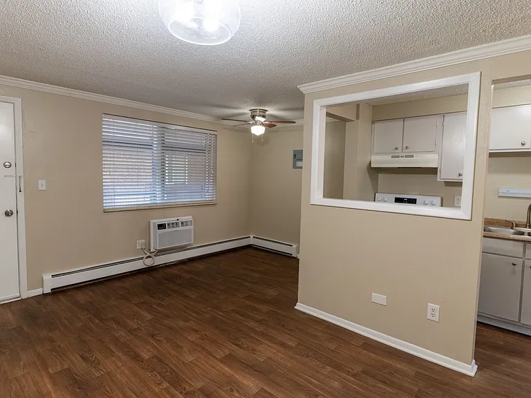 Lorinda Apartments — Photo 6