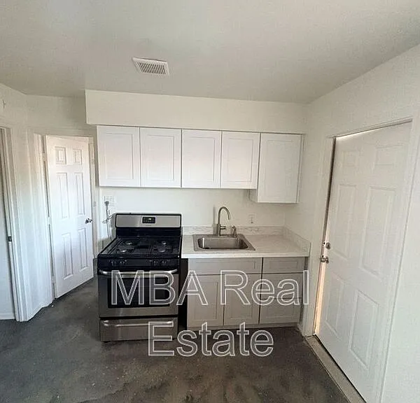 3427 N 12th Pl #7 — Photo 2