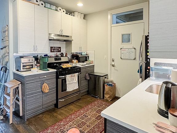 2nd image of 3917 N Janssen Ave #1