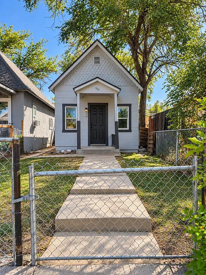 2 bed, $1,095 — Photo 1