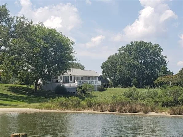 46 Blue Bird Ln, Deltaville, VA 23043