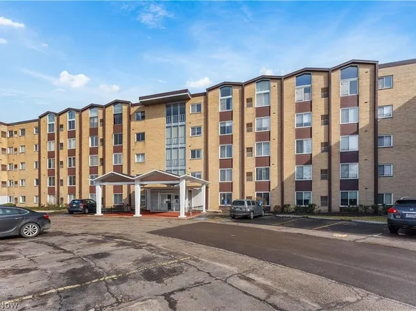 25735 Lorain Rd Unit 315, North Olmsted, OH 44070