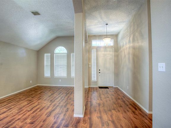 2nd image of 2030 Fox Glen Dr