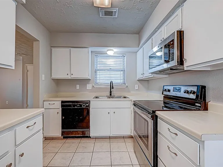 24130 Silversmith Ln — Photo 2