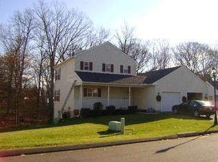 38 Dibble Hollow Ln, Windsor Locks, CT 06096