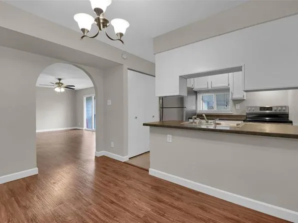 1108 Olive Village Ct, Saint Louis, MO 63132