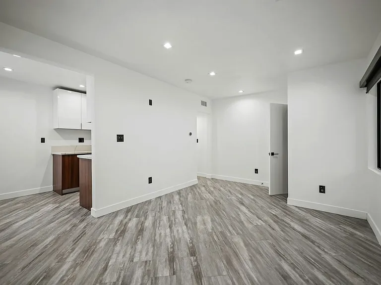 230 S Carondelet St #1 — Photo 12