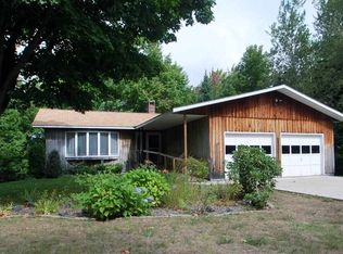 718 Cedar Bluff Dr, Houghton, MI 49931