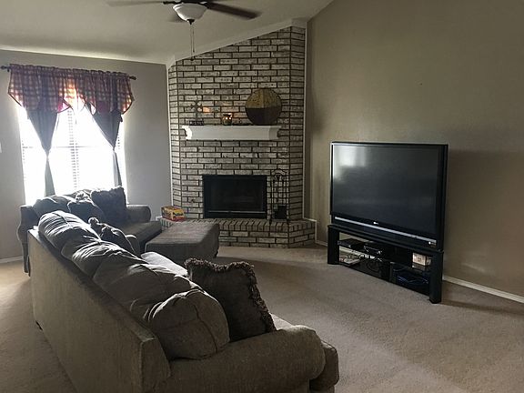 Living room w high ceilings