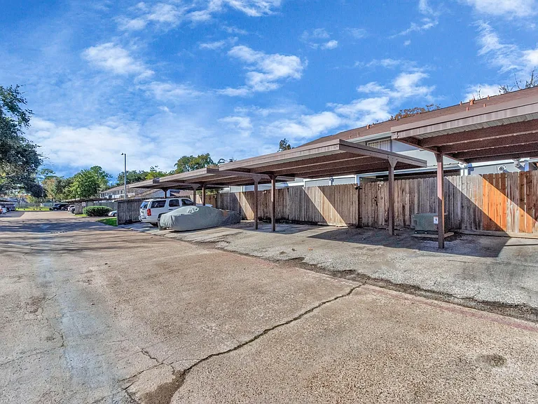 5837 Sunforest Dr — Photo 35