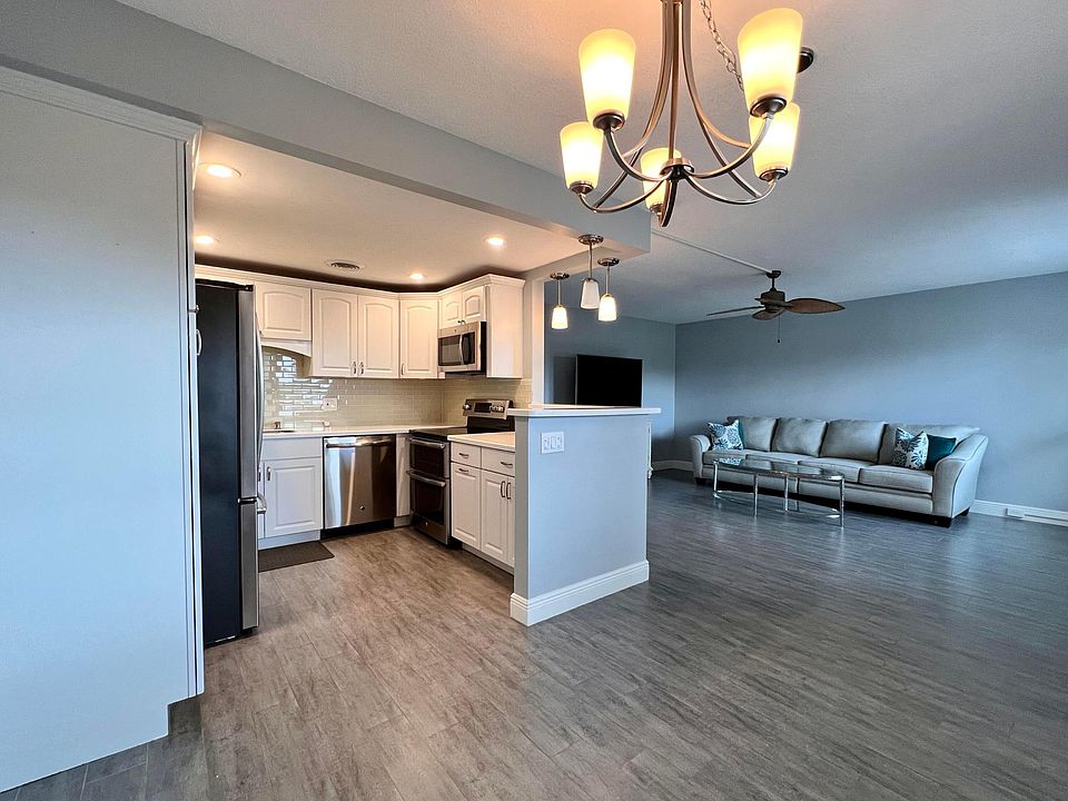 1st image of 467 Wellington J