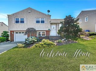 13 Lambert St, Woodbridge, NJ 07095