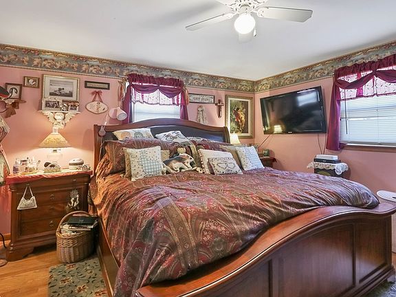 5th image of 27 Finneran Ln