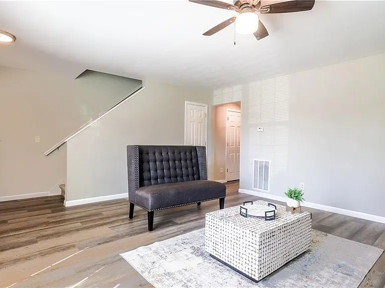 5823 Strathmoor Manor Cir — Photo 3
