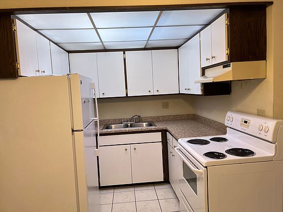 3rd image of 616 10th Ave N #1