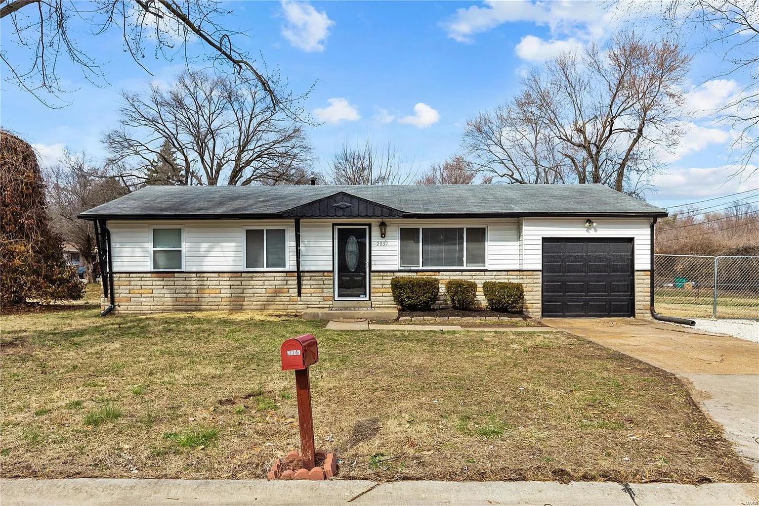 2037 Bella Clare Dr photo 1
