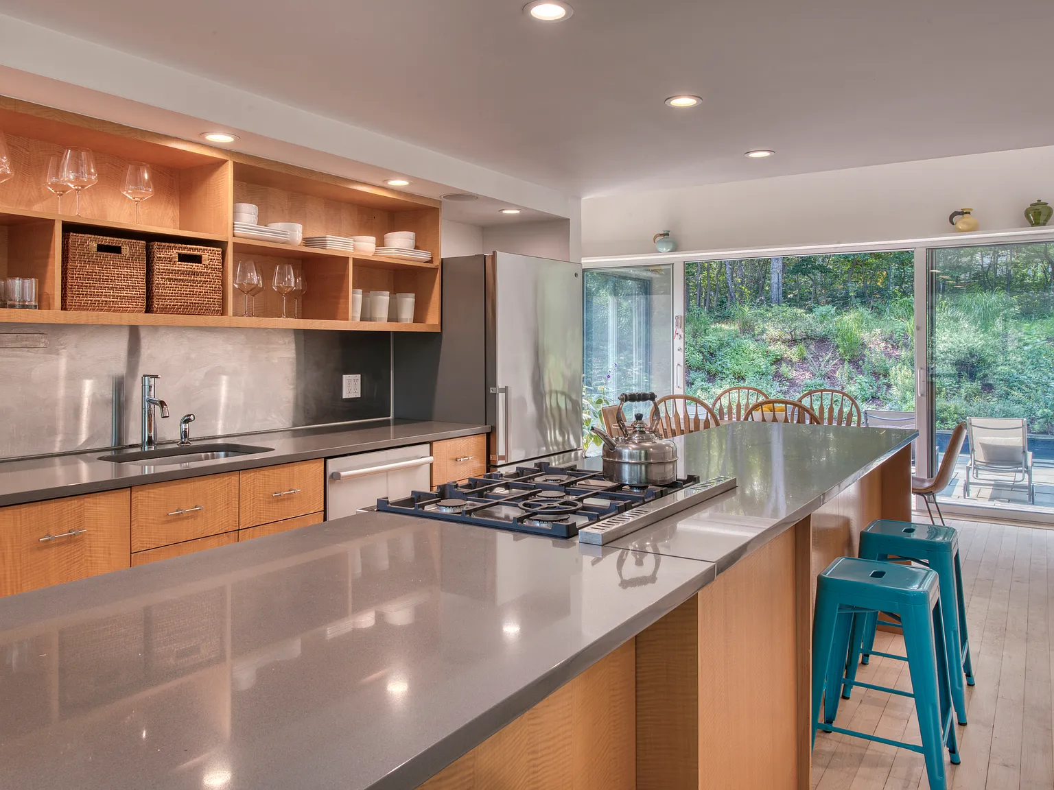 Modern Bungalow in Sag Harbor — Photo 4