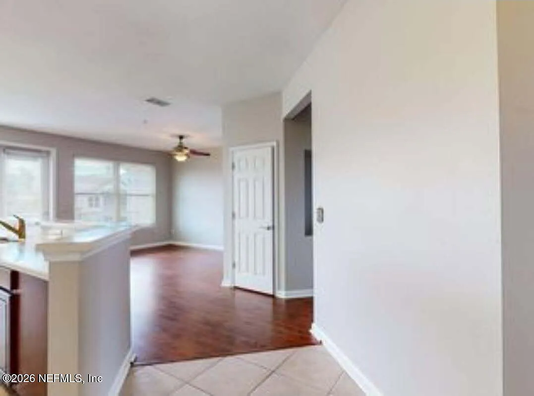 3 bed, 2.0 bath, 1394 sqft, $2,200 — Photo 3