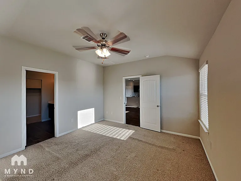 10808 Seguin St — Photo 6