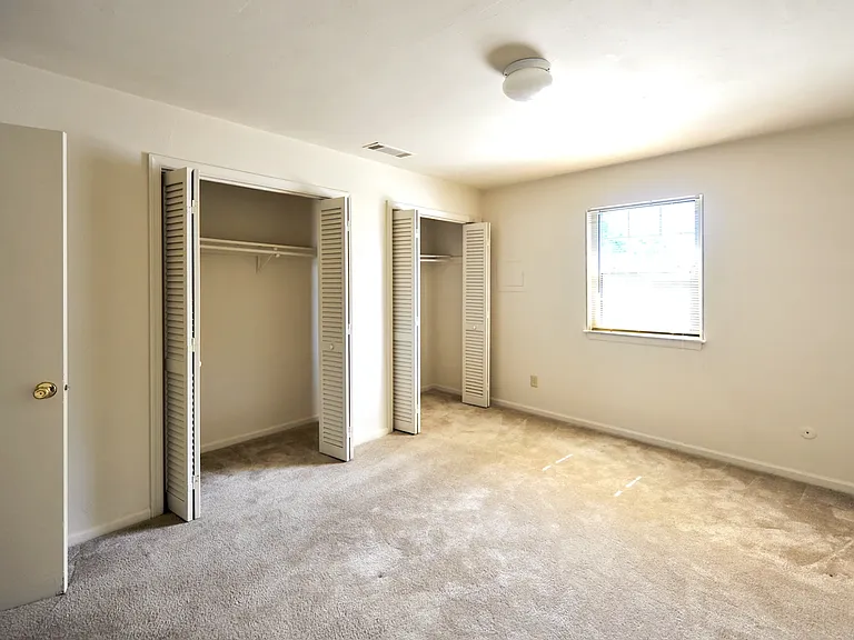 Brentwood Forest Apartments — Photo 11