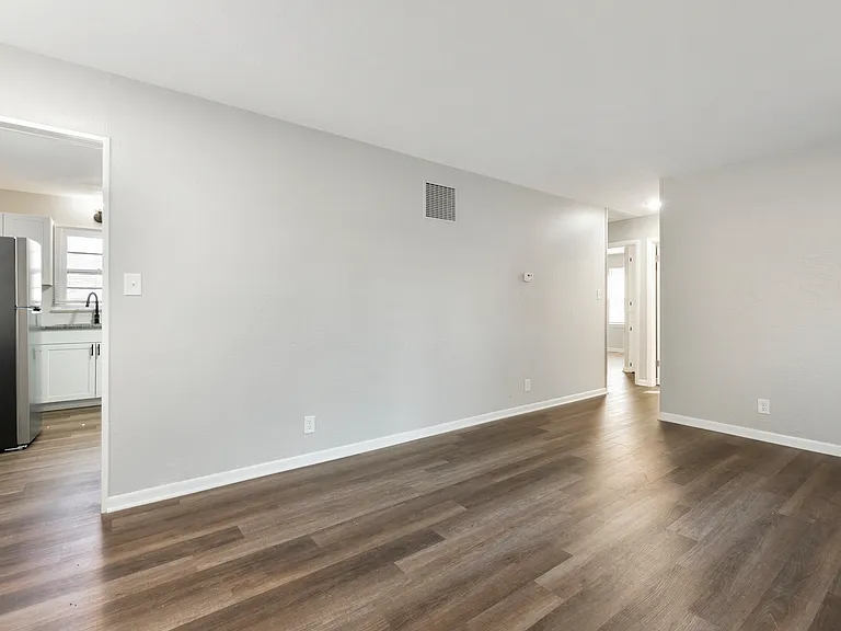 410 German Ave — Photo 5