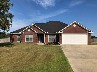 60 McKenzie Dr, Columbus, MS 39705