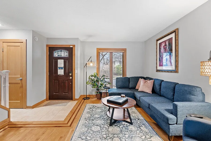 3 bed, 2.5 bath, 1331 sqft, $4,000 — Photo 3