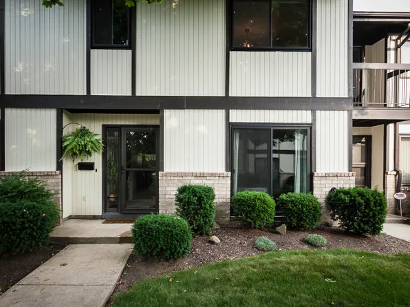 16283 Heather Ln #E1, Middleburg Heights, OH 44130