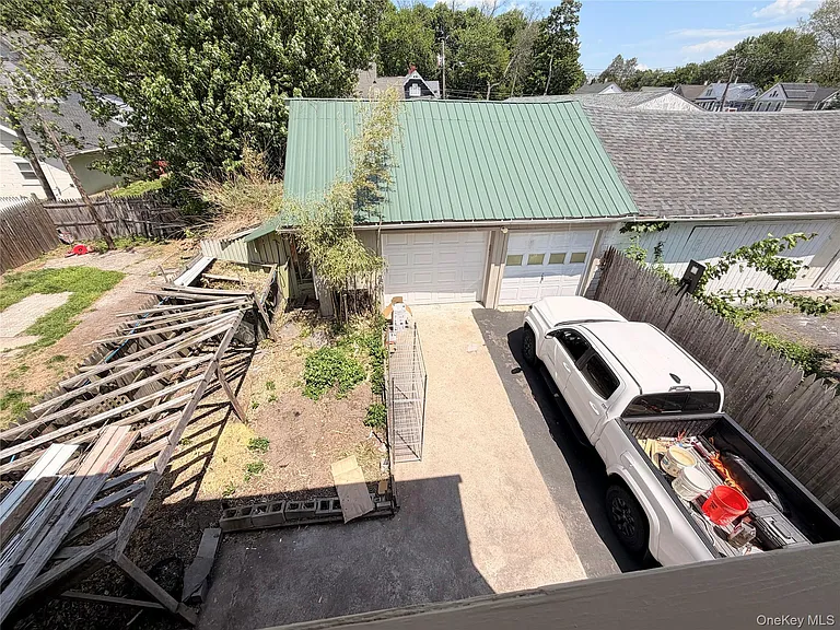 60 Hammond St — Photo 16
