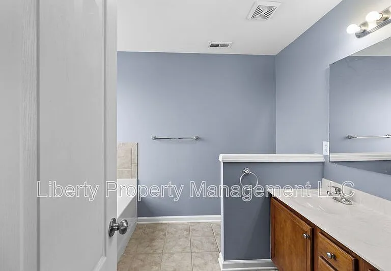 130 Breezewood Dr — Photo 15