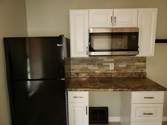 3rd image of 1420 Prather Ave