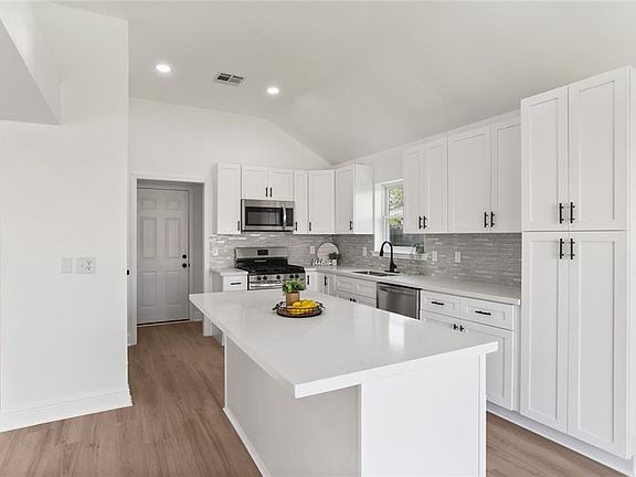 5th image of 91 Moss Dr