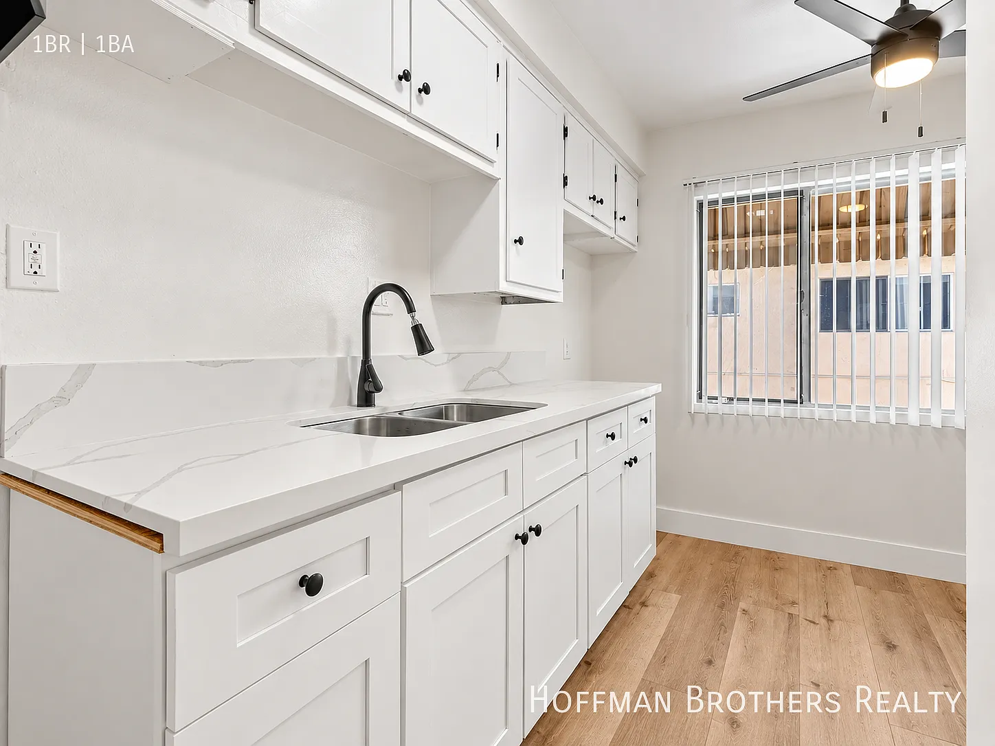 Western Ave Apartment Near Transit, Shopping & South LA Conveniences — Photo 2