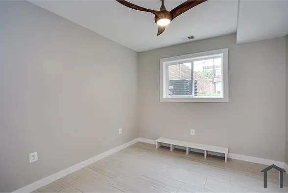 1360 Levis St NE #B — Photo 10