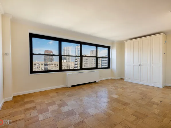 160 West End Avenue 28L image 3 of 9